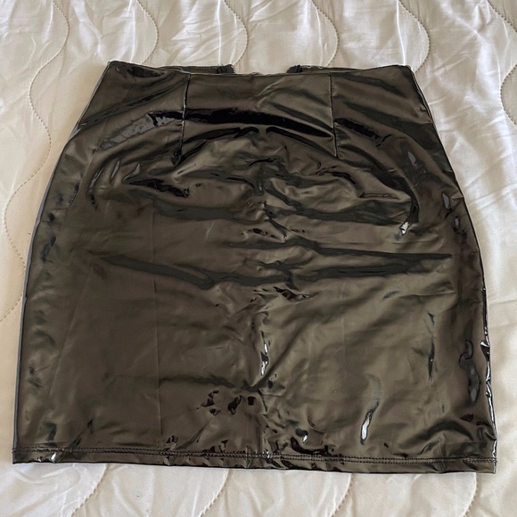 Latex Mini Skirt - Picture 3 of 3